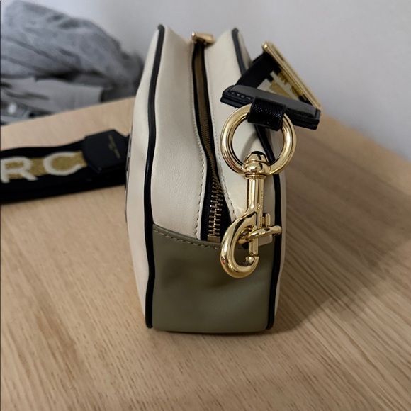 Marc Jacobs Black and Cream Logo Crossbody Bag - Picture 2 of 9